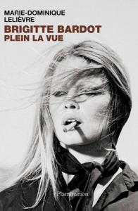 Couverture du livre Brigitte Bardot, plein la vue par Marie-Dominique Lelievre