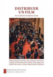 Couverture du livre Distribuer un film - Sous la direction de Stéphane Goudet