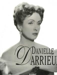 Couverture du livre Danielle Darrieux - de Danielle Darrieux et Jean-Pierre Ferrière